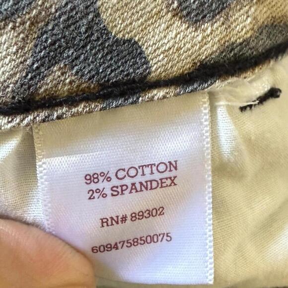 Leopard Print Denim Shorts - Size 11 - Picture 6 of 6